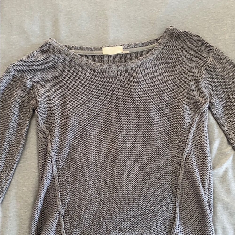 Wide neck / Off the shoulder sweater